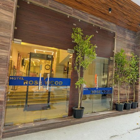 Rosewood Suites A Family Hotel Near Delhi Airport Neu-Delhi Exterior foto