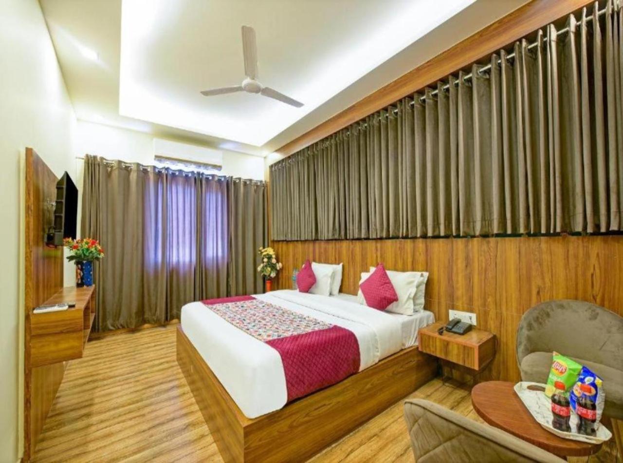 Rosewood Suites A Family Hotel Near Delhi Airport Neu-Delhi Exterior foto