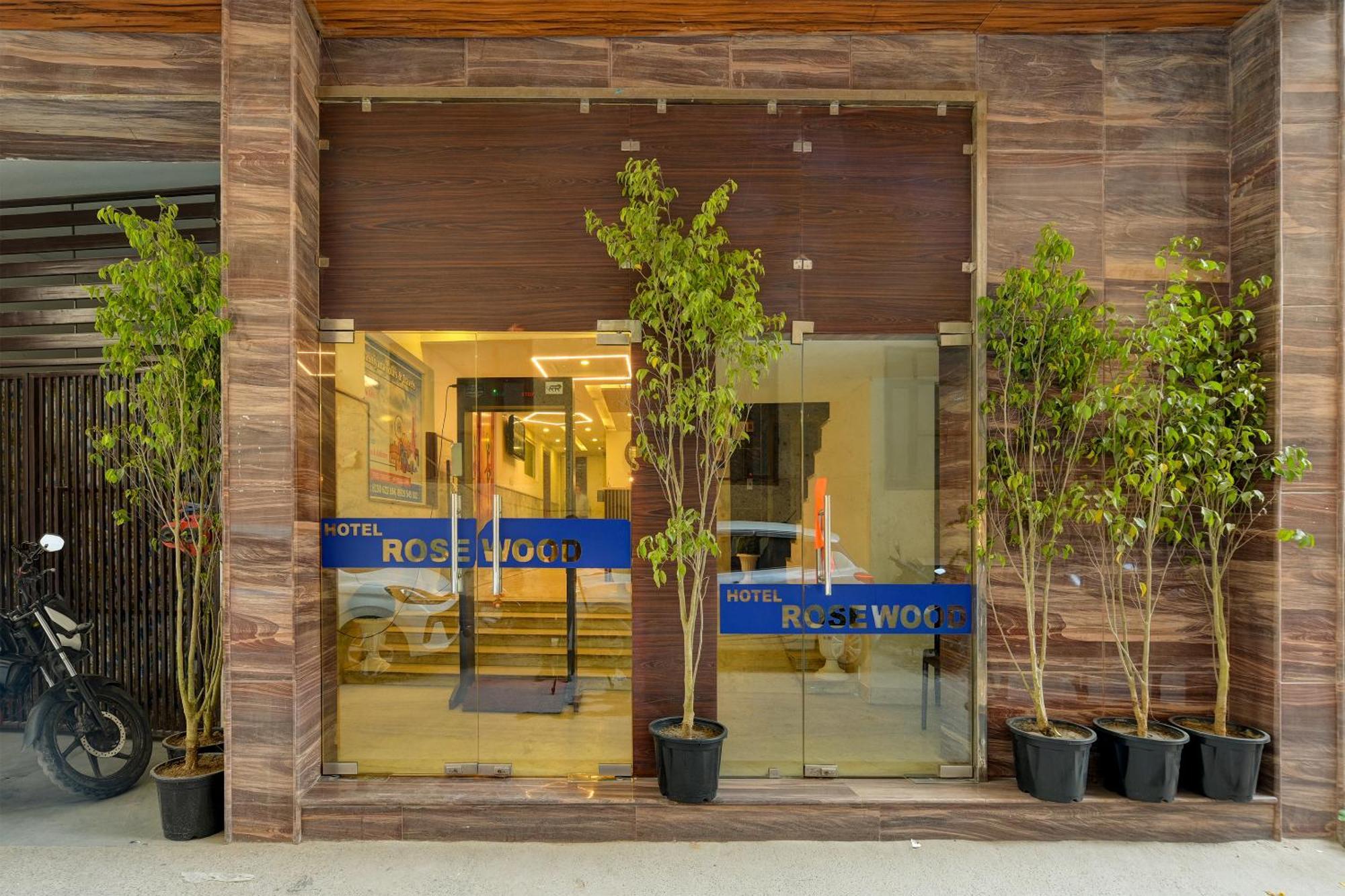 Rosewood Suites A Family Hotel Near Delhi Airport Neu-Delhi Exterior foto